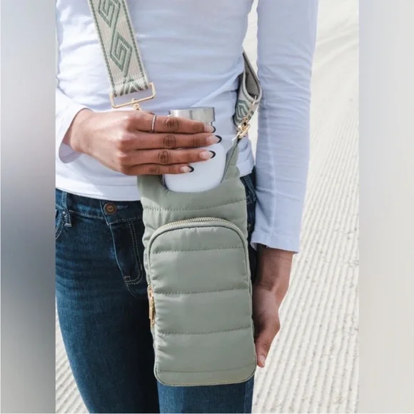 Wanderfull Quilted Sage Crossbody Convertible Hydrobag Waterbottle Purse NWT - Picture 2 of 16